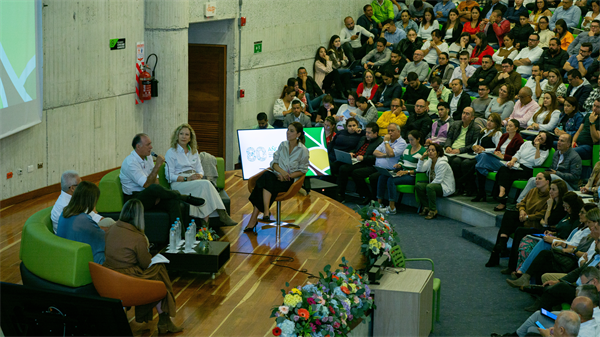 Líder del Grupo EPM de visita en las instalaciones de CHEC